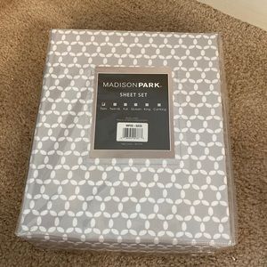 Brand New Madison Park Twin Sheet Set